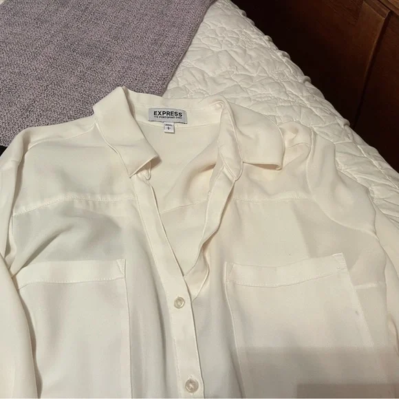 Lot of 3 Express Portofino blouses. Size large EUC. - Picture 4 of 5